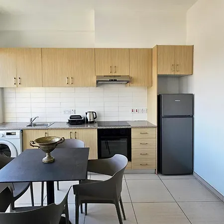 Phaedrus Living Ledras Residences 205 *